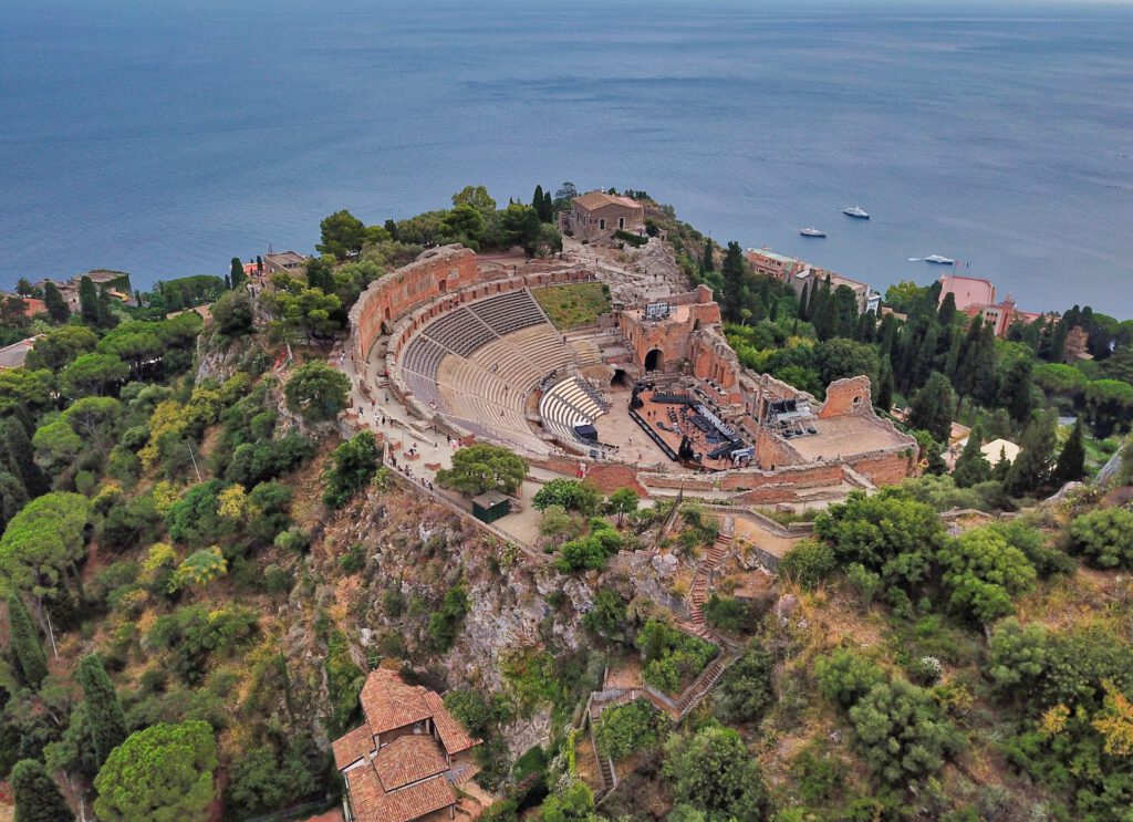 Prachtige architectuur en adembenemende uitzichten in Taormina